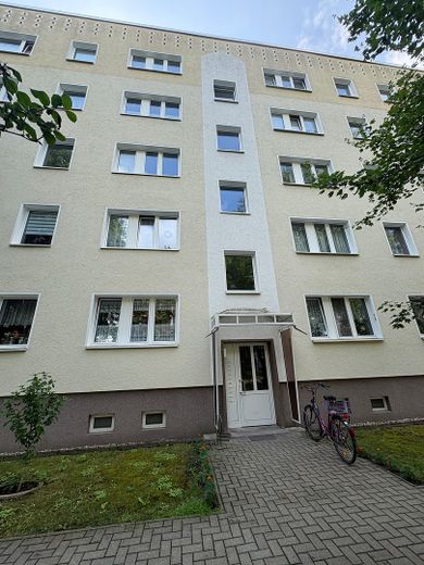 2,5-Zi.-ETW mit Süd-Balkon in ruhiger, grüner Lage – Magdeburg-Stadtfeld Ost – Hauseingang