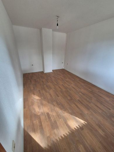 2,5 ZKB Oberwohnung – Zimmer 1 (Schlafzimmer)