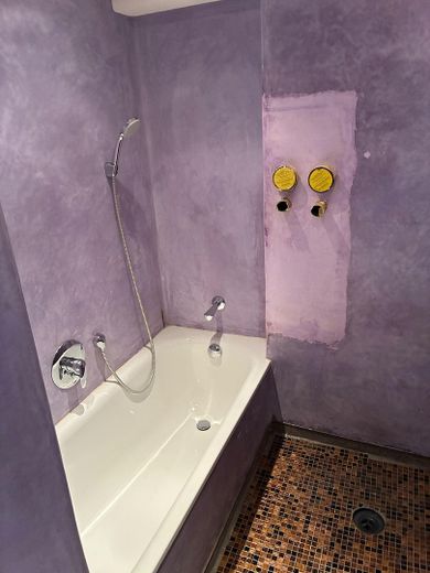 Appartement ancien de 2 pièces entièrement rénové à Stuttgart-Plieningen – Bad