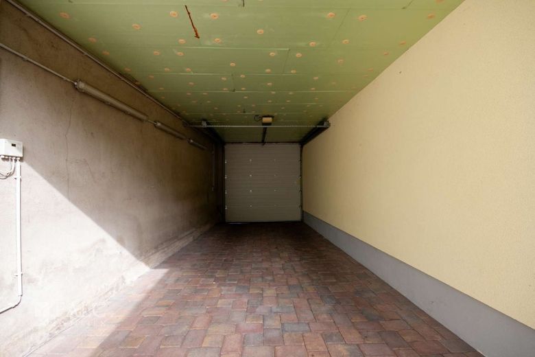 Wohlfühlen, aber bitte großzügig ! – Durchfahrt / Garage 1
