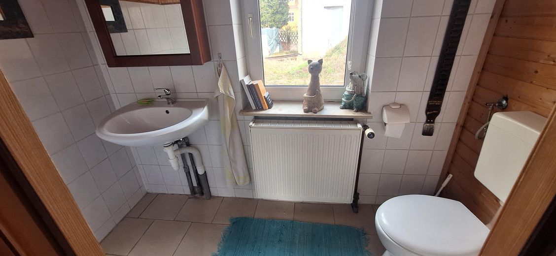 Einfamilienhaus / Ferienhaus – Gästetoilette