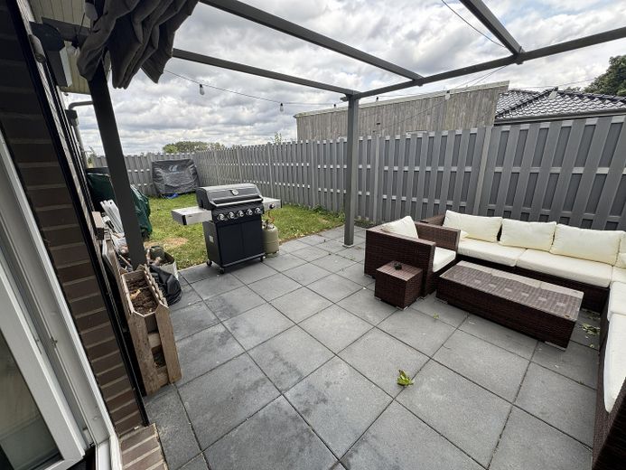Modernes Einfamilienhaus mit hochwertiger Ausstattung und Smart-Home-System in Groß Wesenberg – Terrasse