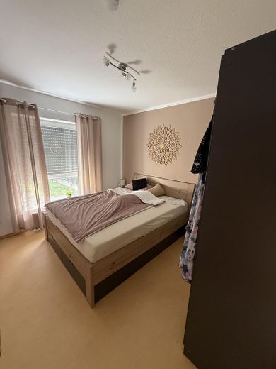 Helle 3-Zimmer-Erdgeschosswohnung mit Terrasse – Büro