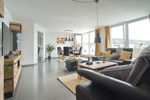 Großzügige Maisonettewohnung in Top-Qualität/Erstbezug, mit 100 m² Dachterrasse, hochwertigem Bad u.v.m.