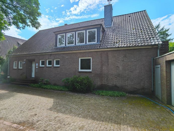 Ehemaliges Pfarrhaus in Oldenstadt zu verkaufen – Frontansicht Nord