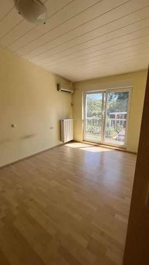 Großzügige 5-Zimmer-Wohnung mit Garten, Terrasse und Garage – Foto 8