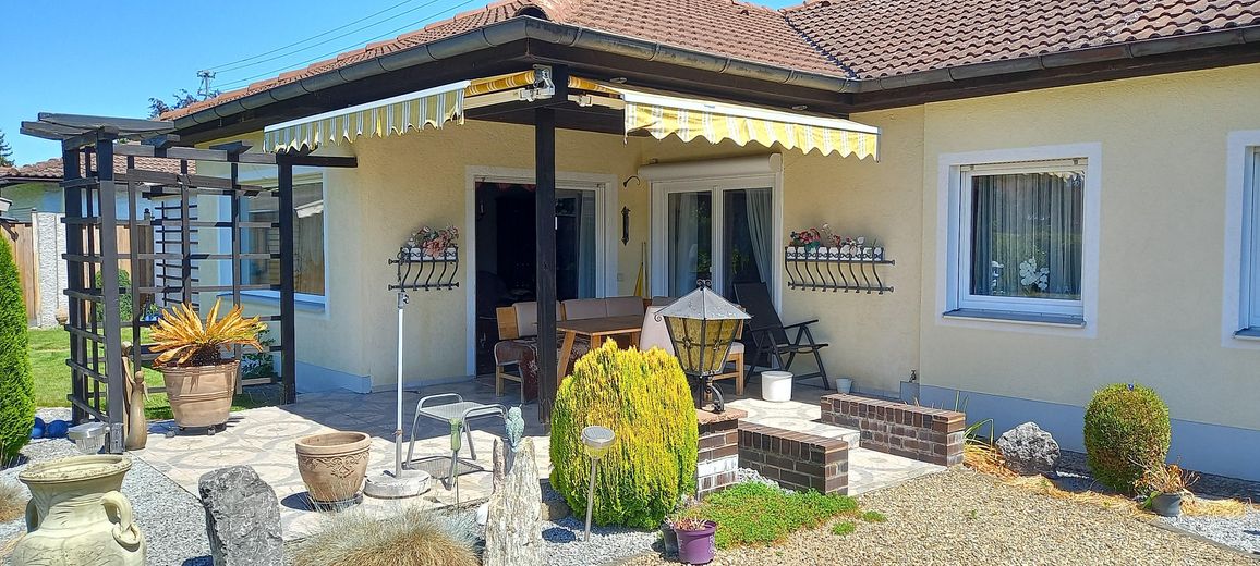Bungalow in ruhiger Lage – Überdachte Terrasse