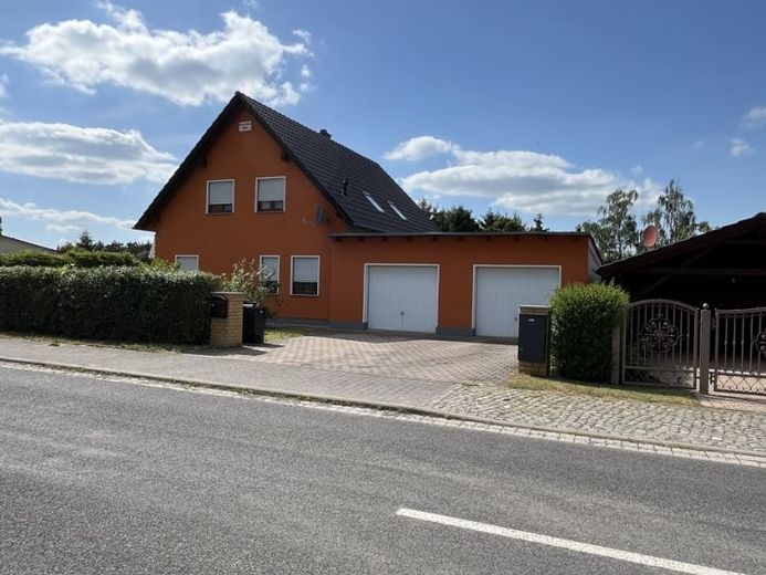 Ankommen und Wohlfühlen – Großzügiges Einfamilienhaus mit Doppelgarage und Gartenidylle im Leipziger Speckgürtel – Foto 1