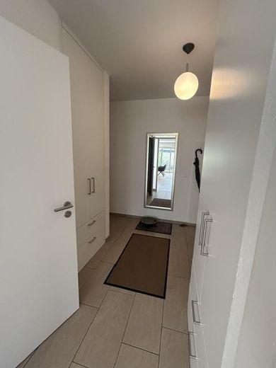 Wunderschöne Wohnung mit Garten in ruhiger Lage – Flur 
