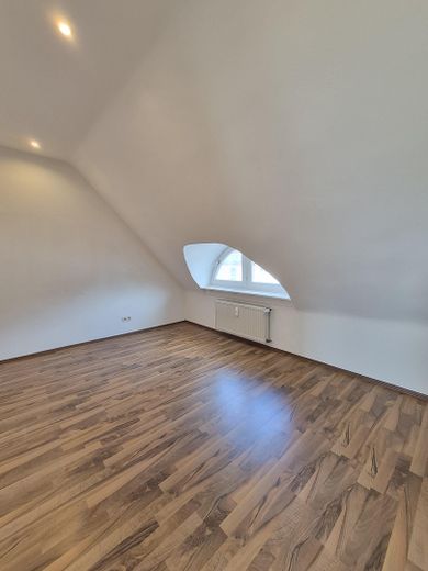 Mehrfamilienhaus, Dreifamilienhaus mit Loft Charakter u. Dachterrasse in Krefeld – Schlafzimmer Wohnung 3