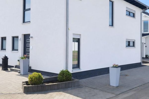 Casa unifamiliar de alta calidad (A+) con geotermia, gran terraza y garaje doble – sin comisión