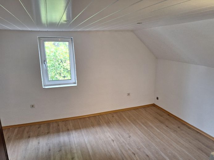 2-комнатная мансардная квартира с кухонной нишей, Gaustraße XXX – schlafzimmer