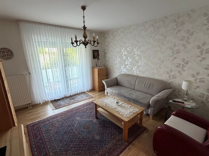 2‑Zimmer‑EG-Wohnung ideal als Kapitalanlage oder Eigennutzung – Wohnzimmer