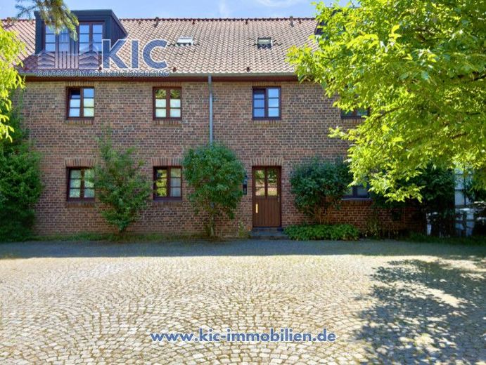 Stilvolles Dachgeschoss-Apartment in historischer Hofanlage von
Köln-Zündorf – KIC Immobilien Köln Zündorf(3)