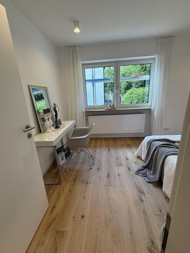 *Primera ocupación* apartamento de 2 habitaciones en la planta baja elevada de un edificio plurifamiliar modernizado – Schlafzimmer