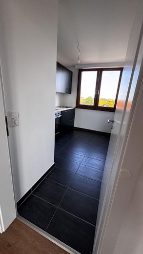 Erstbezug nach Renovierung: Moderne 2ZKB mit großer Dachloggia, EBK und Stellplatz – Küche