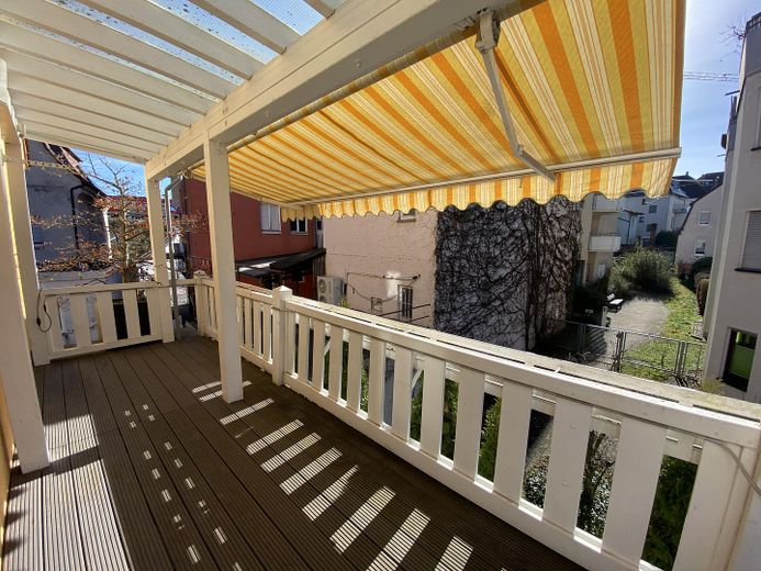 Raumwunder: Haus mit 6,5 Zimmern, hochwertiger EBK in Citylage – Südbalkon mit el. Markise