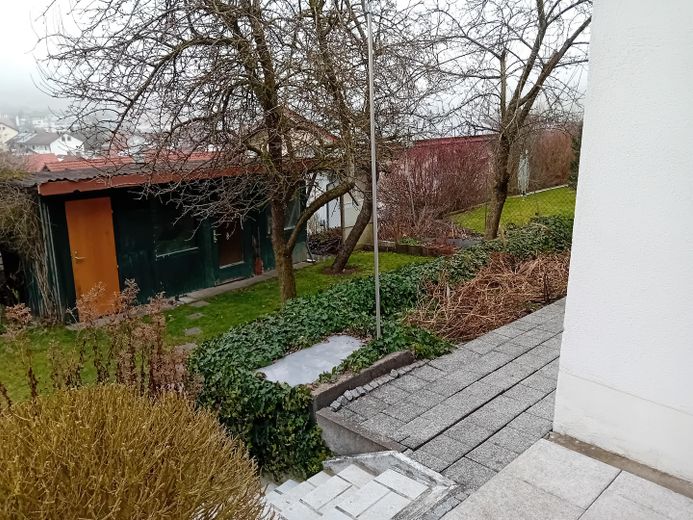 Garten mit Geräteschuppen