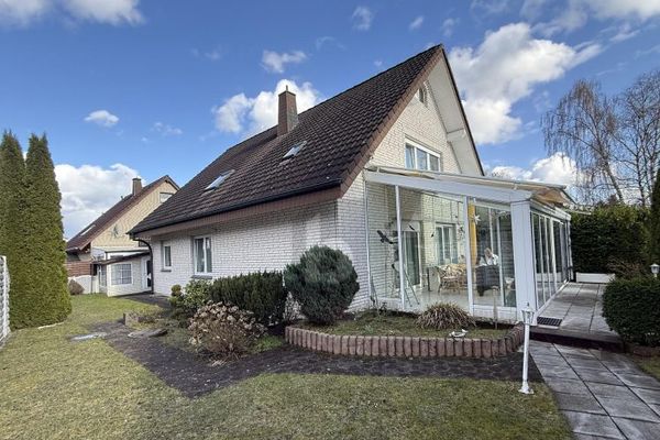 VIEL PLATZ FÜR DIE FAMILIE MIT SCHÖNEM GARTEN