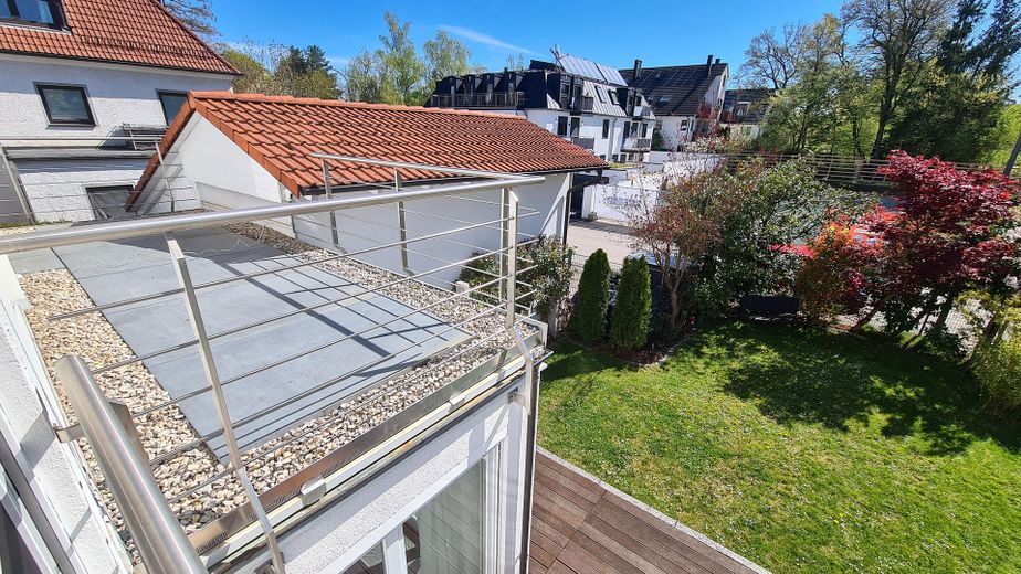VON PRIVAT UND PROVISIONFREI: Reiheneckhaus in Großhadern im Blumenviertel – Bild-14-Terrasse-OG