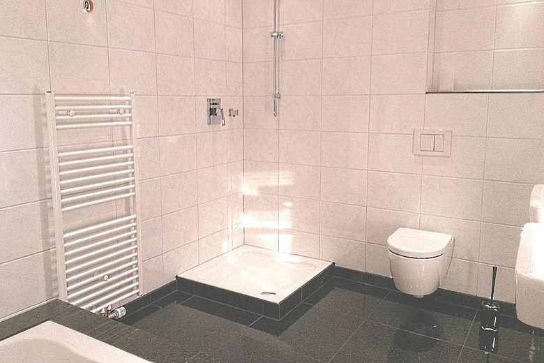 Топ-комерційна нерухомість: офіс 125 м², квартира 125 м², виробничий цех 300 м², продаж без комісії! – OG Bad Dusche