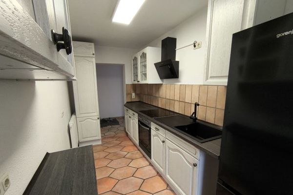 Luminoso appartamento di 3 locali, tranquilla posizione periferica, cucina attrezzata, uso del giardino condiviso