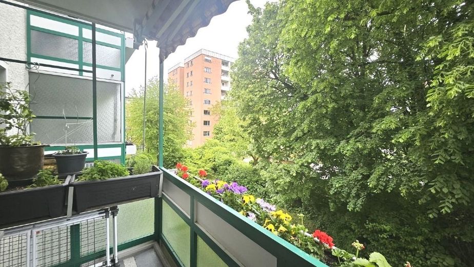 *** Rodziny uwaga *** Przytulne 4-pokojowe mieszkanie w Kleinhadern – Blick vom Balkon