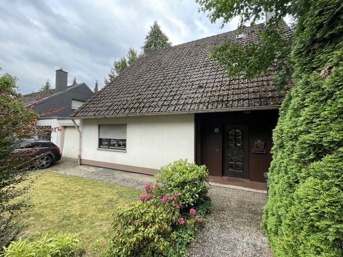 Ohne Makler - Einfamilienhaus ruhig gelegen in Leichlingen – Vorderansicht