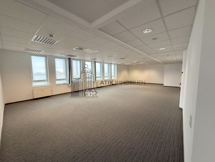 ATIK: Repräsentative Büroflächen im obersten Stockwerk mit exzellenter Aussicht – Bürofläche