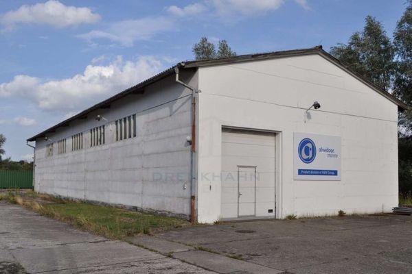 Commercial plot with hall at Petridamm (expandable by 6,000 m² outdoor area)