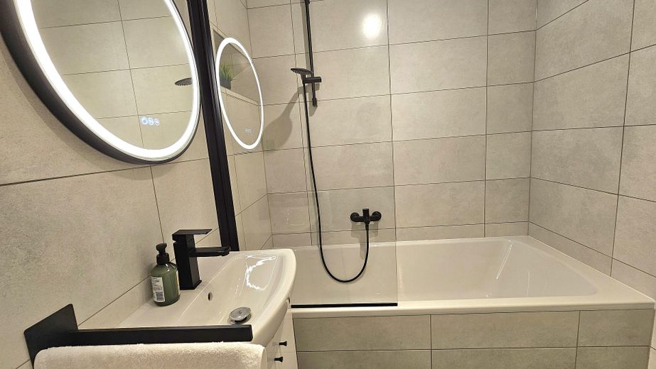 Traum-3-Zimmer-Wohnung: Komplett renoviert, schreinergefertigte Einbaumöbel & U3 vor der Haustür! – Foto 20