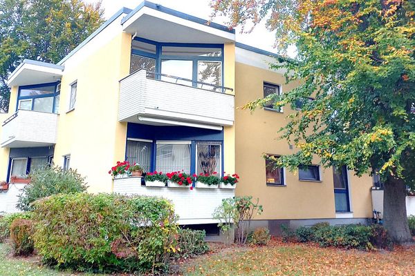 Güneybatı balkonlu ve otoparklı 3 odalı daire (72 m²) – kapsamlı şekilde yenilenmiş (komisyonsuz)
