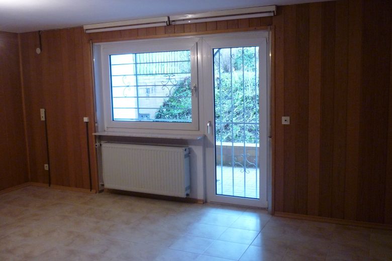 große Doppelhaushälfte ideal zum Wohnen und Arbeiten – UG: Zimmer mit Terrasse