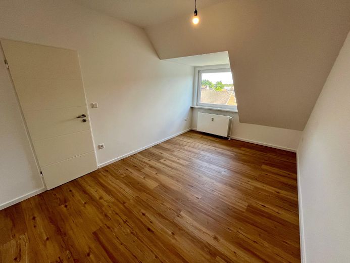 Provisionsfrei: 4-Zimmer-Dachgeschosswohnung mit Südbalkon & Garagenstellplatz in Schwachhausen – Kinderzimmer