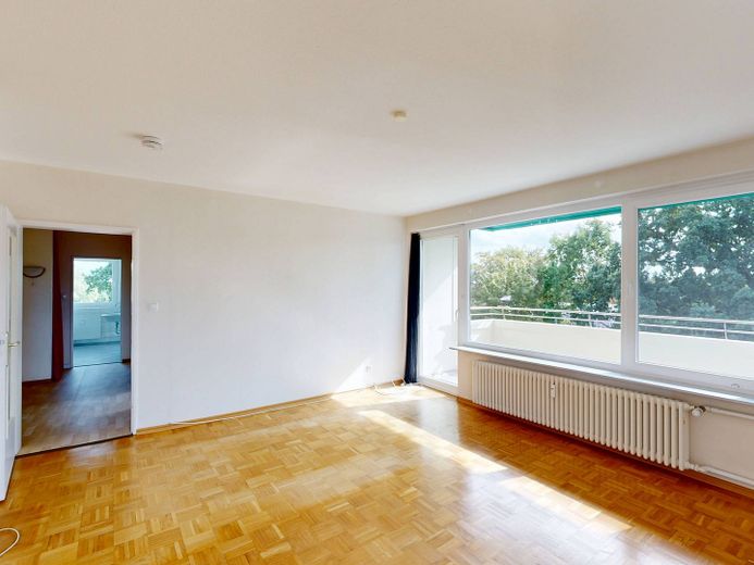 Appartement spacieux de 3 pièces avec BALCON et CUISINE INTÉGRÉE – Ansicht II: Wohn- und Esszimm…