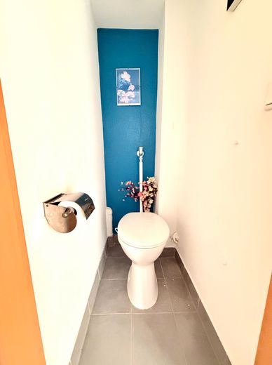 Viel Raum für Familie oder Investment – leere 4 Zimmer-Wohnung + PROVISIONSFREI + – separates WC