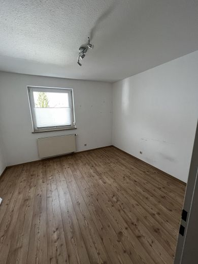 Helle 3-Zimmer-Wohnung in Nähe zum Bahnhof Mering – Kind/Büro
