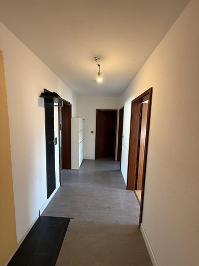 Köln Hohlweide,  2 Zimmer Küche, Diele, Bad, Balkon – Flur Blick zum Bad