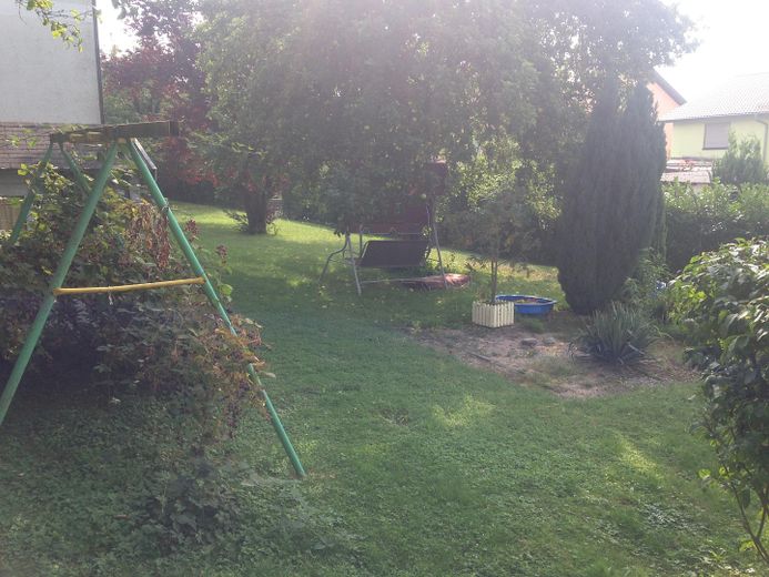 Dachgeschosswohnung mit viel Licht und Aussicht – Garten