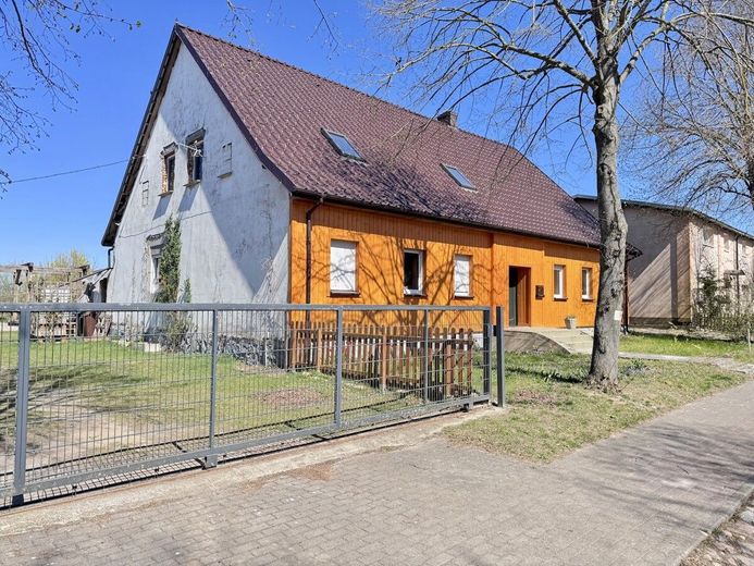 HORN IMMOBILIEN ++ Einfamilienhaus mit großem Grundstück in Ramin an der polnischen Grenze. – Hausansicht