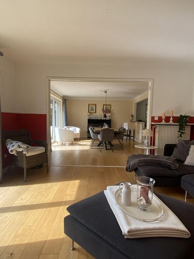 Gemütliches Einfamilienhaus in idyllischer Wohnsiedlung von Hartenholm – Wohnzimmer & Esszimmer