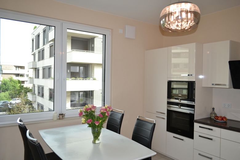 Beautiful 3-room apartment with a park view and plenty of sunlight in Riedberg, Frankfurt am Main – Küche