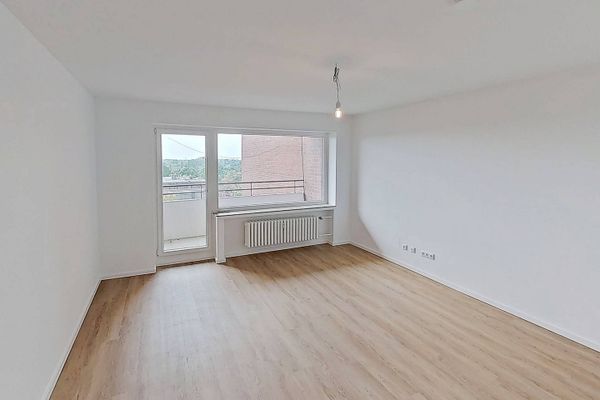 Ampio appartamento di 4 locali con BALCONE e bagno con vasca a Lübeck-Buntekuh