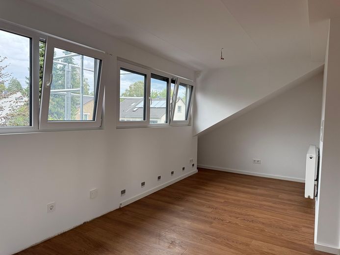 Atractiva casa adosada de esquina, clase energética A, vivienda multigeneracional con gran jardín y 2 garajes – Foto 27