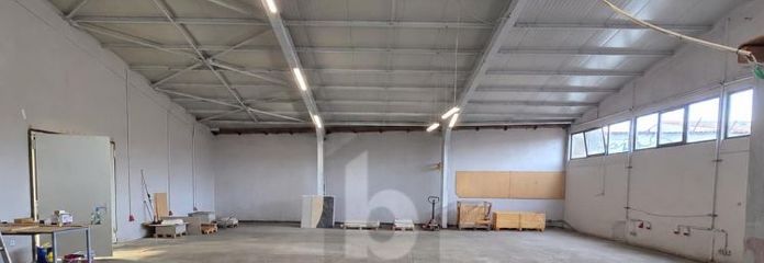 5.7 M HALL CEILING HEIGHT & OFFICE INCLUDED