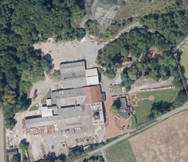 Seltene Gelegenheit: Großes Gewerbeareal mit Halle, Büro und Freifläche – Flurstück