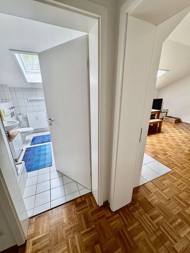 Attraktive Dachgeschosswohnung in charmanter Stadtvilla – Foto 6