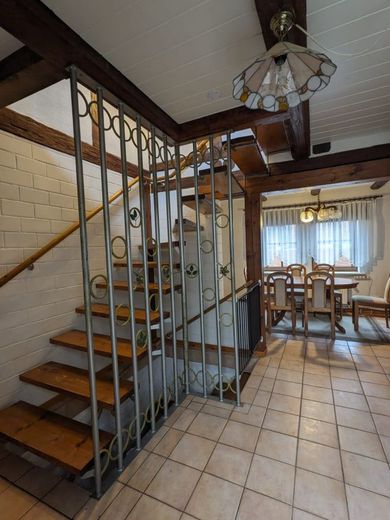 Charmantes Fachwerkhaus mit Nebengelass auf großem Grundstück – Flurbereich