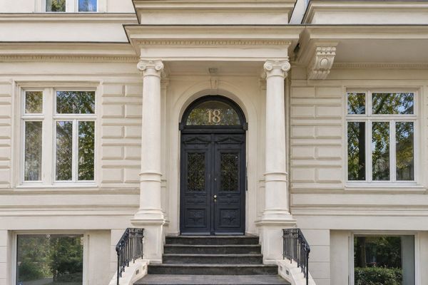 Stilvolle 2 Zimmer Altbauwohnung in der Belleetage in Hamburg-Harvestehude -