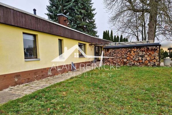 Bungalow mit 4 großen Garagen
